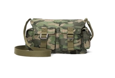 BOLSO DE HOMBRO CARGO VICTORIA’S SECRET ROSA NYLON (ÚLTIMO) Foto 1 de 4