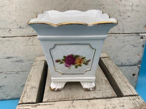 Cuadrado con patas de porcelana de hueso rosa de cabaña vintage Maceta, adorno dorado - Imagen 1 de 5