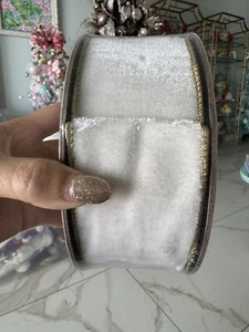 d stevens Velvet White And Gold 2.5” Wire Edge Ribbon - Picture 1 of 4