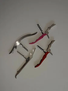 Corkscrews/Wine & Beer Bottle Openers**Quantity of 4**Waiters-Bartenders - Picture 1 of 4
