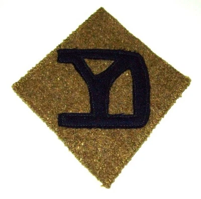 ORIGINAL 2-PIECE WOOL WW1 26th INFANTRY DIVISION SHOULDER PATCH OFF UNIFORM - Image 1 of 2