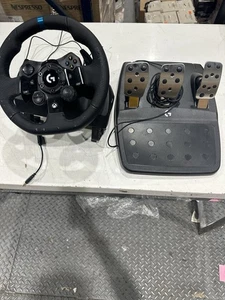 Logitech G923 Racing Wheel and Pedals, TRUEFORCE up to 1000 Hz Force Feedback - Picture 1 of 7