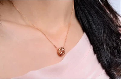 Colgante solitario de morganita simulada de 2 quilates enchapado en oro rosa de 14 quilates cadena gratis Foto 1 de 4