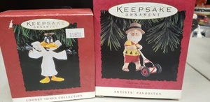 HALLMARK KEEPSAKE LOONEY TUNES DAFFY DUCK AND KEEP ON MOWIN' SANTA LOT!!! - Picture 1 of 5