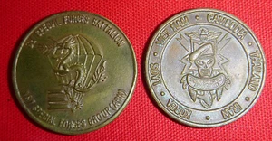 2 x CHALLENGE COINS - US SPECIAL FORCES - Rare Blank Unnamed, Vietnam War, M.109 - Picture 1 of 8