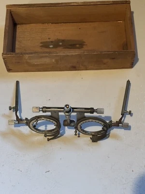 Ferramenta de teste de armação de óculos Old Bausch & Lomb - Imagem 1 de 3