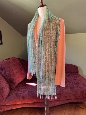 Bufanda Tejida Suelta Tejida Verde con Acentos Púrpura Rojo 68" x 11" Elástica, Boho Foto 1 de 4