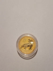 1/10 oz Oro 9999 Lunar III Año del Tigre 2022 Perth Mint Isabel II - Imagen 1 de 12