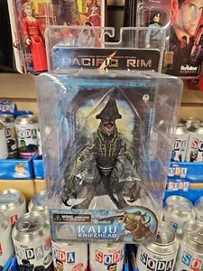 NECA Pacific Rim Movie Kaiju Knifehead 7” Deluxe Action Figure Monster Sealed - Picture 1 of 2