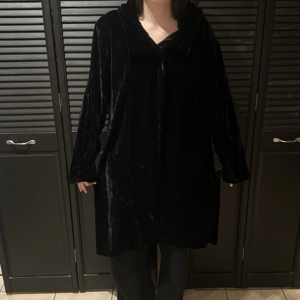 Vintage Marrika Nakk Black Velvet Opera Coat Rauched Sleeves Ruffle Collar Silk - Image 1 of 4