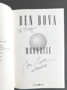 *SIGNED* BEN BOVA high grade collectible hardcover MOONRISE  HCDJ 417 pages 1996 - Picture 1 of 12