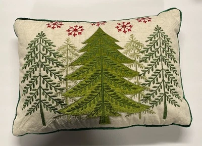 Almohada secreta de temporada bordada de árboles de Navidad para celebridades Foto 1 de 4