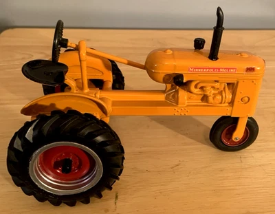 MINNEAPOLIS MOLINE AVERY TOY TRACTOR  CUSTOM FARM TOY 1/16 - Image 1 of 4