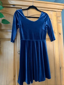 "Vestido patinador de terciopelo Abercrombie & Fitch azul marino, espalda abierta, talla pequeña" - Imagen 1 de 9