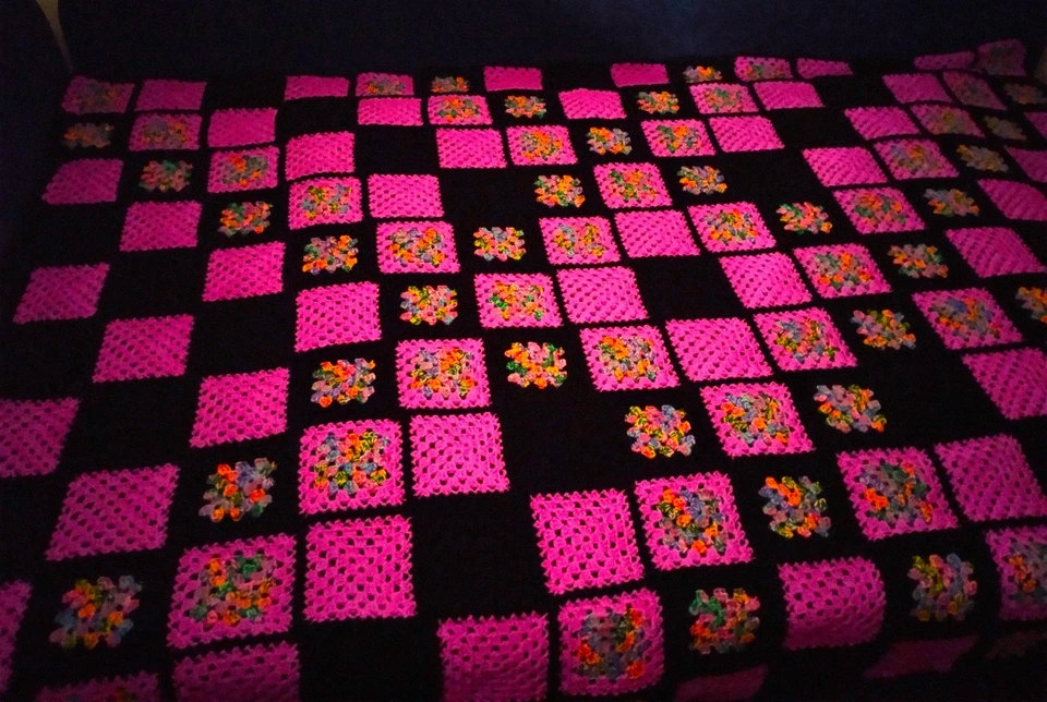 Granny Squaresdecke, Kuscheldecke, Tagesdecke, Decke 2,05x1,45(10) - Bild 1 von 1