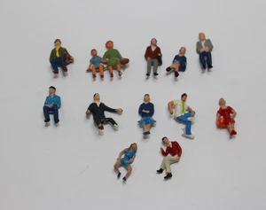 hf1475, Alte Preiser/MERTEN 12 tlg. interessante Figuren Sitzende TOP H0 1:87 - Picture 1 of 4