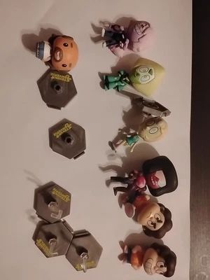 Steven Universe Lot of 6 Zag toys with 1 pint size hero garnet 6 bases 4 stands - Image 1 of 4