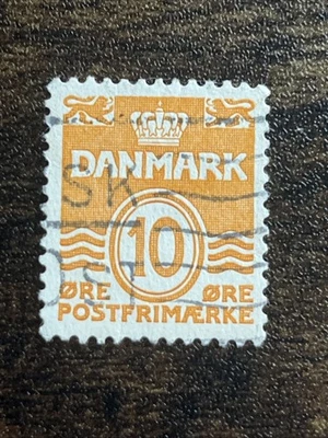 Dinamarca Dinamarca Dinamarca 1933 líneas onduladas 10 diez minerales naranja usado sello real TKS1476* Foto 1 de 2