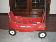 red plastic radio flyer wagon