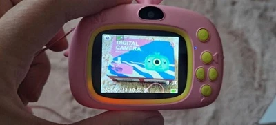 Kids pink digital camera 2.0 screen with 32gb card - Image 1 of 4