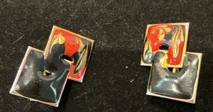 "Pendientes de clip de diseño apilado esmalte remolino negro y rojo tono dorado de colección 1,5""" - Imagen 1 de 2