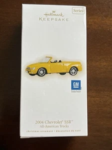 Hallmark 2009 All American Trucks 2004 Chevrolet SSR Series Ornament - Bild 1 von 1