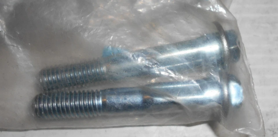 1982 - 1986 年本田 VF700 VF750 VF1000 VF1100 油道线螺栓 90025-MB0-771 — 第 1/1 张图片