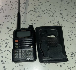 Yaesu VX-6R Tri-Band Submersible Amateur Ham Radio Transceiver - Photo 1/3