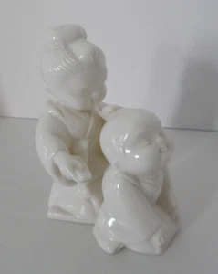 Vintage Lenwile Ardalt Verithin Figur Frau kämmt Kinderhaare Japan weiß - Bild 1 von 6