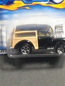 Hot Wheels 2001 First Editions Morris Woodie Wagon /35 of 36/CO# 047/STK# 28759 - Picture 1 of 2