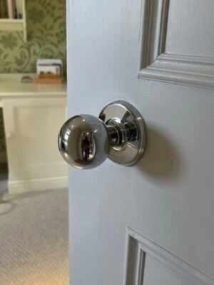 Weiser Door Knob (NOS) Set 2 knobs & fittings in Beautiful Chrome. Original Box. - Image 1 of 4