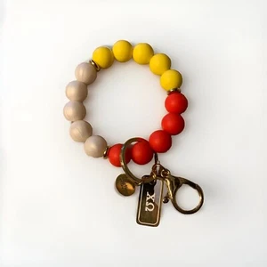 Wristlet Chi Omega Hands Free Beaded Bracelet Keyring Red Yellow & White New - Foto 1 di 7