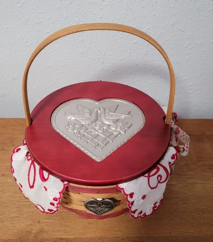 LONGABERGER 2005 SWEETHEART  VALENTINE BASKET w/ CHARM, LINER, EMBROIDERY HANKIE Cover