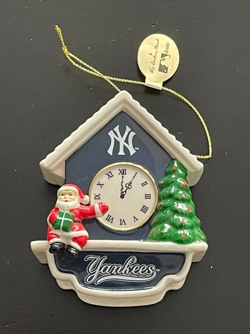 2014 The Danbury Mint New York Yankees Ornament Santa on Clock Cover
