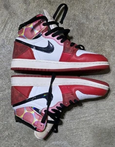 Air Jordan 1 Retro Alto OG (GS) DV1753-601 Spiderman Spiderverse - Talla 4Y - Imagen 1 de 8