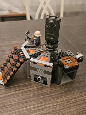 LEGO Star Wars: Cámara de Congelación de Carbono (75137) Usado Construcción Completa con Ugnaught Foto 1 de 4