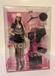 Muñeca Barbie Top Model Etiqueta Rosa de 2007 por Mattel #M2977-0910 Caja Dañada - Imagen 1 de 8