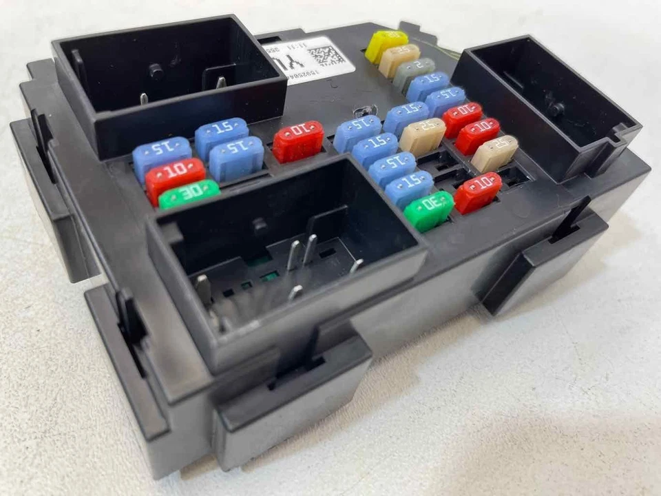 Se adapta a Chevrolet Suburban 1500 2007-2014 cabina relé de fusibles caja de conexiones OEM Foto 1 de 4