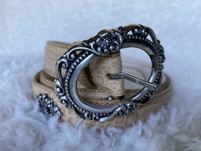 Cinturón para mujer Coldwater Creek grande de cuero beige adorno floral Foto 1 de 4