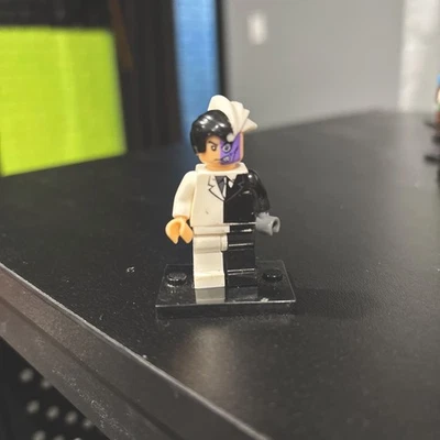 LEGO Two-Face Minifigure - 7781 DC BATMAN I - Batmobile Escape - Image 1 of 2