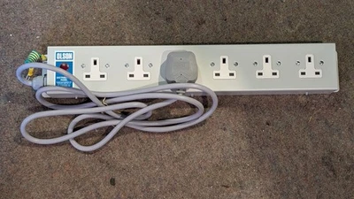 Olson 13A 6 Way Unswitched Extension Lead Desk Server Rack Power Distribution - Image 1 of 3
