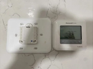 Honeywell Home T4 Pro Thermostat Programmable TH4110U2005 Pro Series - Picture 1 of 2