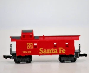 Aurora Rail Master N Scale Santa Fe Caboose 10752 - Picture 1 of 5