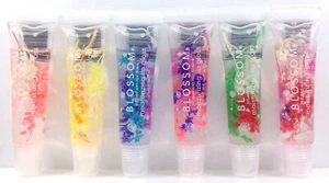 ANGEBOT! Blossom feuchtigkeitsspendender Lipgloss Tube angereichert mit echten Blumen Wählen Sie eine beliebige - Bild 1 von 7
