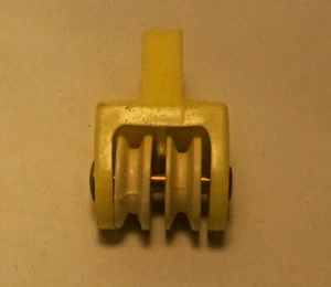 Gabriel Erector Set: Part 827: Yellow Double Sheave Pulley Block - Picture 1 of 1