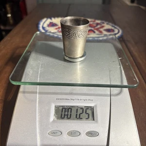 Vaso de chupito floral de plata de ley.  Maciel 1,25 onzas. 925 Vintage - Imagen 1 de 5