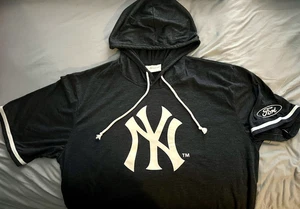 NY YANKEES SHORT SLEEVE HOODIE PULLOVER SHIRT SGA XL 8/21/2024 S/S - Picture 1 of 7