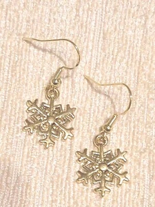 Gold tone Christmas snowflake charm dangle earrings on 925 stamped gold hooks - Picture 1 of 2