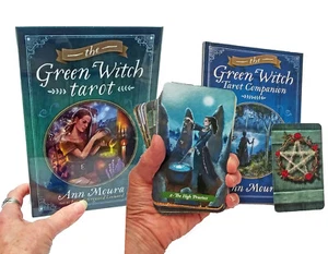 GREEN WITCH TAROT Old Religion Energy ANN MOURA 264-PG BK, 78 CARDS Authentic - Foto 1 di 15