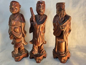 Set 3 statuine cinesi in legno intagliate a mano saggio vintage legno scuro asiatico 6" - Foto 1 di 4